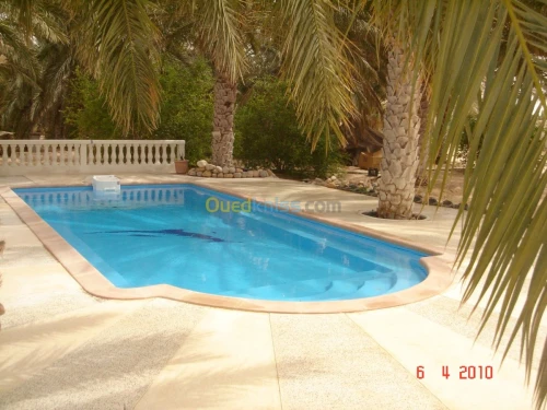 piscine en fibre de verre et résine 