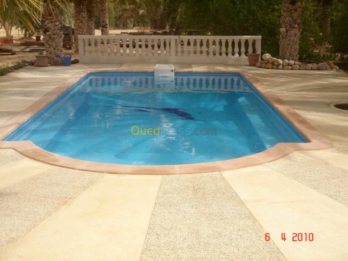 piscine en fibre de verre et résine 