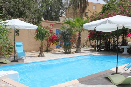 piscine en fibre de verre et résine 