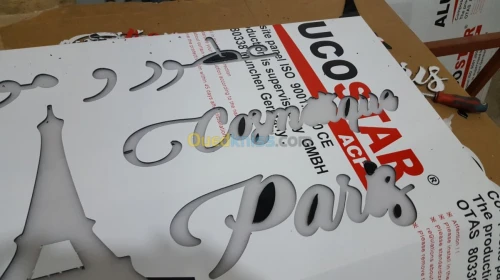 PANNEAUX PUBLICITAIRE