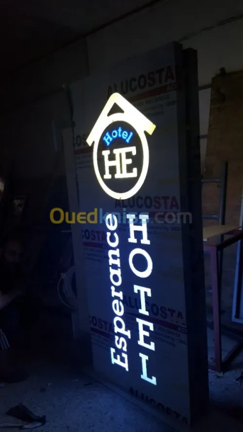 PANNEAUX PUBLICITAIRE