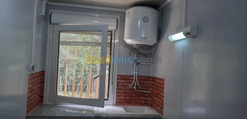 Chalets pour vacances et habitation.