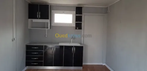 Chalets pour vacances et habitation.