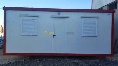 Chalets pour vacances et habitation.