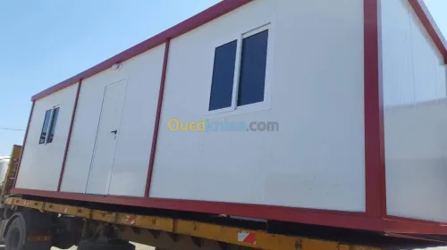 Chalets pour vacances et habitation.