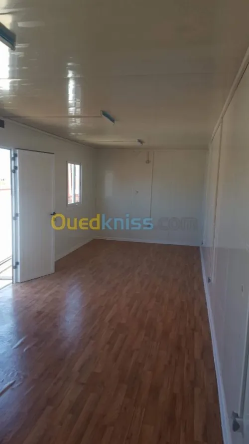 Chalets pour vacances et habitation.