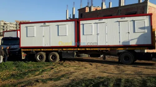 Chalets pour vacances et habitation.