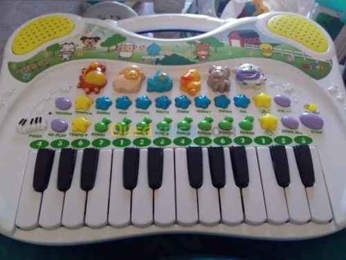 Des hochet et jouet de marque