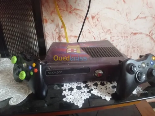 XBOX360 250GO 21 JEUX TRES BON ETAT