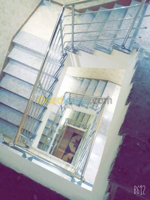 RAMPE D'ESCALIER EN INOX ET VERRE