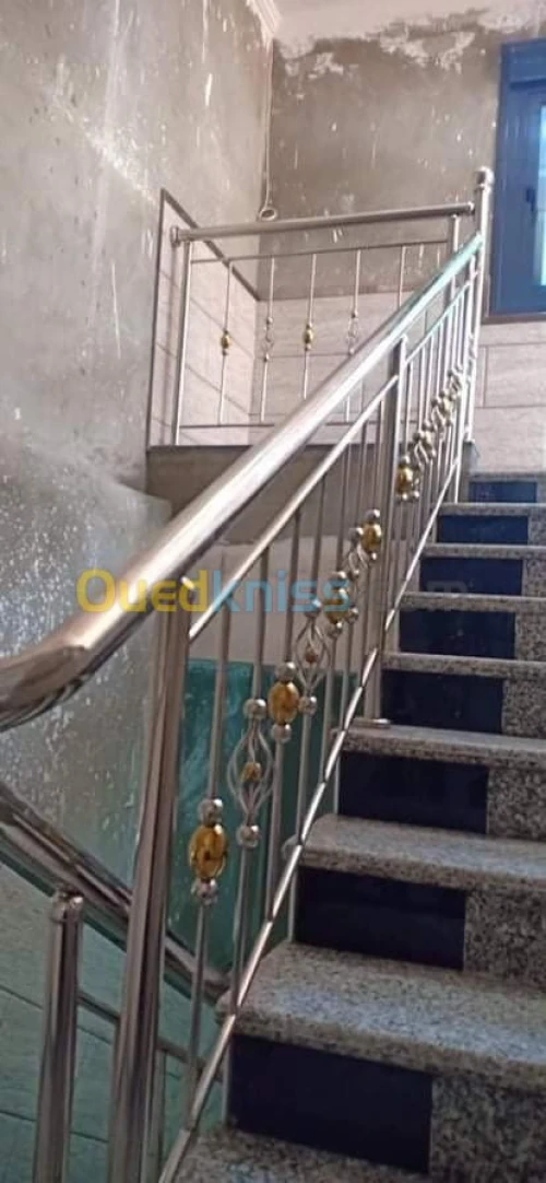RAMPE D'ESCALIER EN INOX ET VERRE