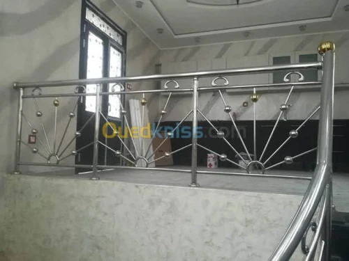 RAMPE D'ESCALIER EN INOX ET VERRE