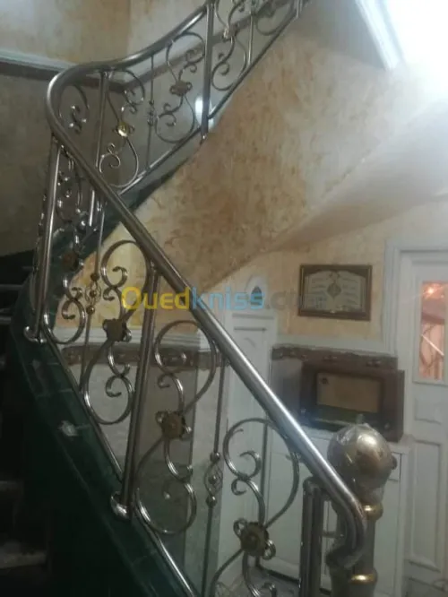 RAMPE D'ESCALIER EN INOX ET VERRE
