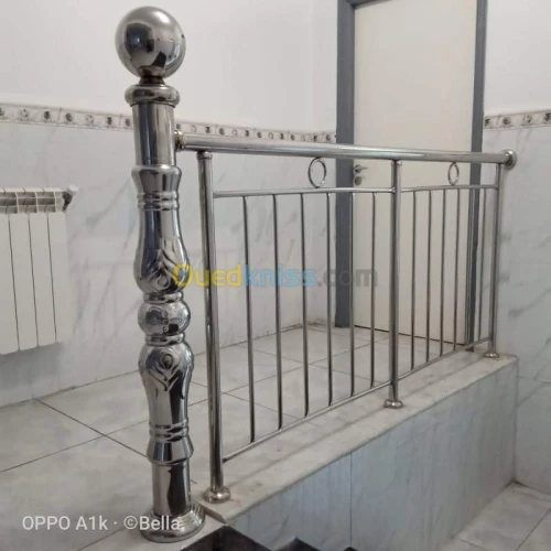 RAMPE D'ESCALIER EN INOX ET VERRE
