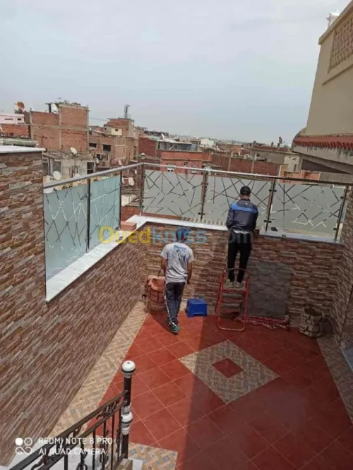 RAMPE D'ESCALIER EN INOX ET VERRE