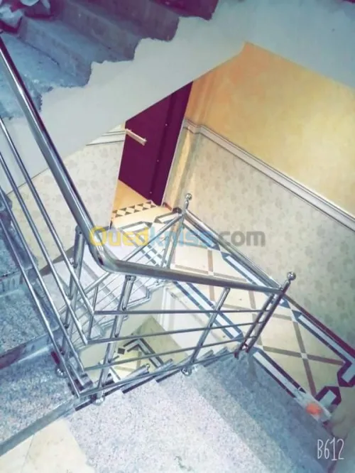 RAMPE D'ESCALIER EN INOX ET VERRE