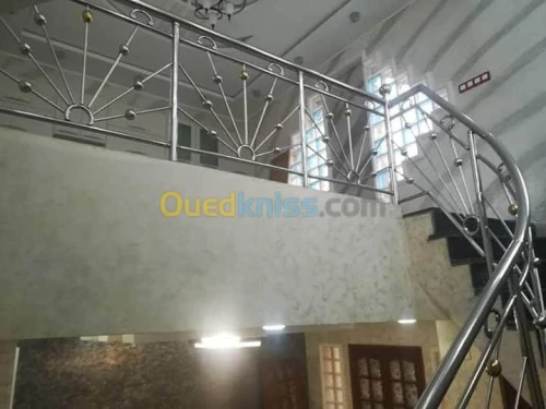 RAMPE D'ESCALIER EN INOX ET VERRE