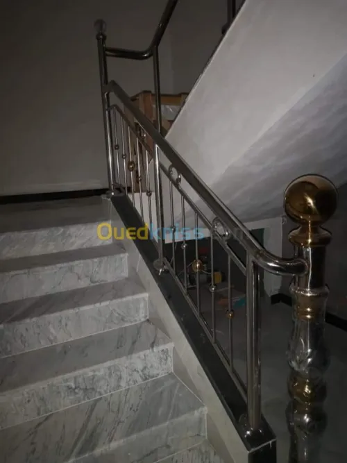 RAMPE D'ESCALIER EN INOX ET VERRE