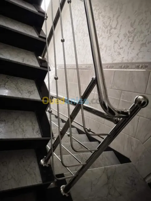 RAMPE D'ESCALIER EN INOX ET VERRE