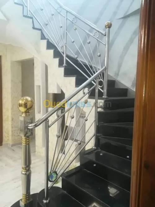 RAMPE D'ESCALIER EN INOX ET VERRE