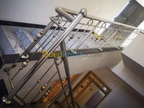 RAMPE D'ESCALIER EN INOX ET VERRE