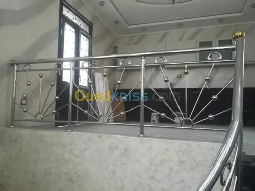 RAMPE D'ESCALIER EN INOX ET VERRE