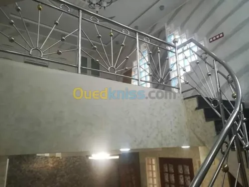 RAMPE D'ESCALIER EN INOX ET VERRE