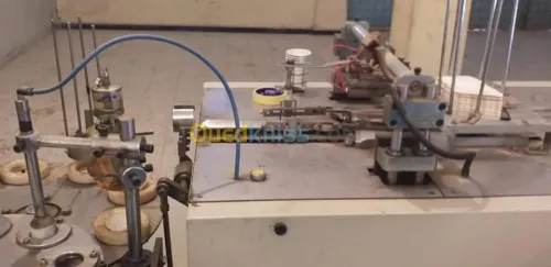Machine à fabrication de gobelet 