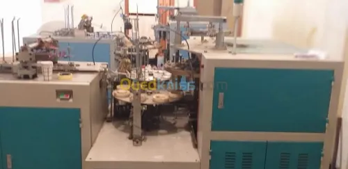 Machine à fabrication de gobelet 