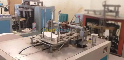 Machine à fabrication de gobelet 