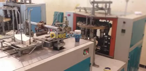 Machine à fabrication de gobelet 