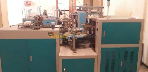 Machine à fabrication de gobelet 