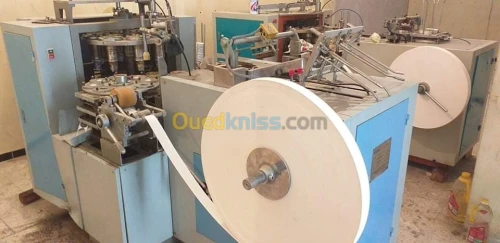 Machine à fabrication de gobelet 