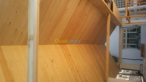 Charpente en bois, tuile et F.P PVC