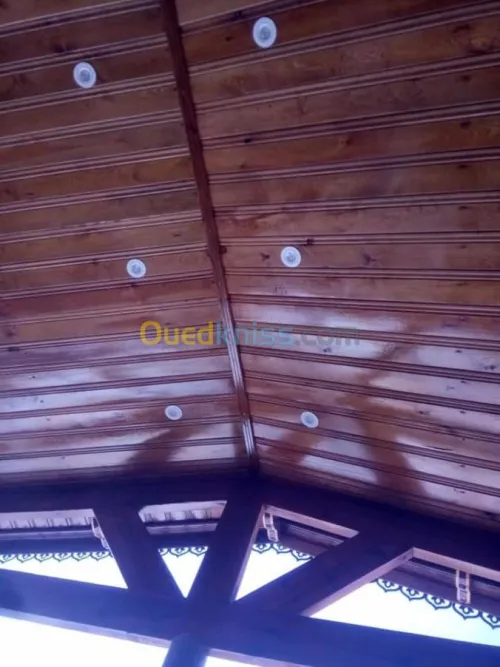 Charpente en bois, tuile et F.P PVC