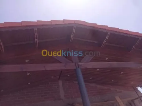 Charpente en bois, tuile et F.P PVC