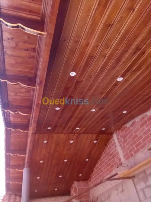 Charpente en bois, tuile et F.P PVC