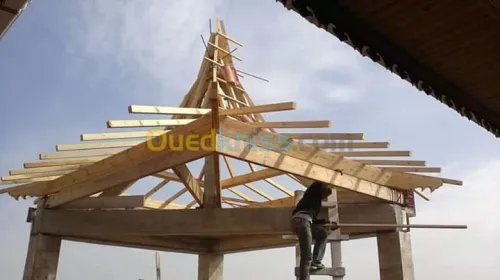 Charpente en bois, tuile et F.P PVC