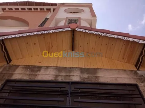 Charpente en bois, tuile et F.P PVC