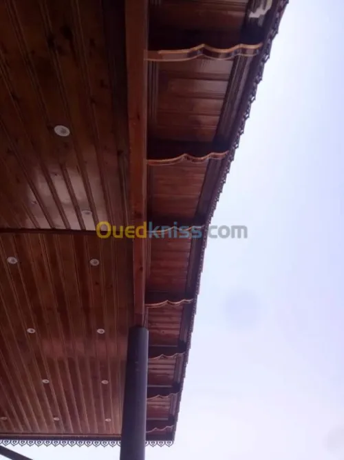 Charpente en bois, tuile et F.P PVC