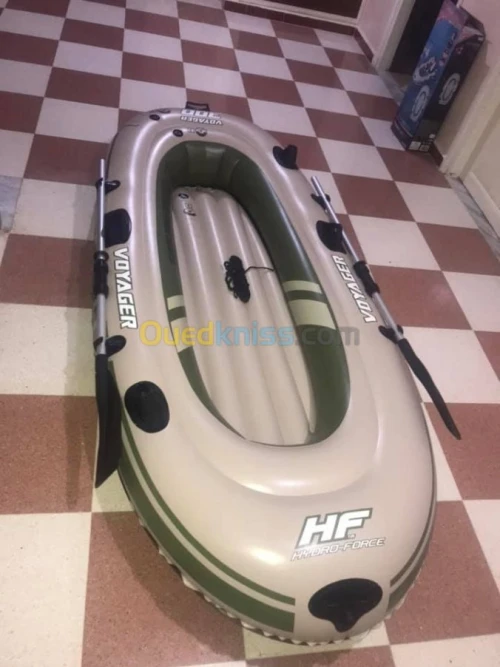 Bateau gonflable voyager 300