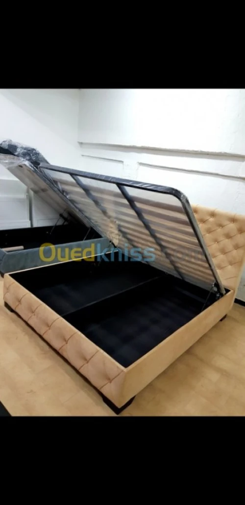 LITS COFFRÉ CAPITONNÉ TRÈS PRATIQUE