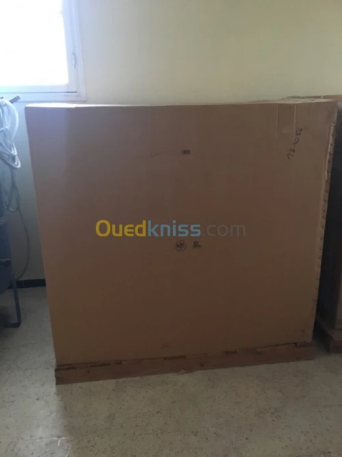 MACHINE POUR CONFECTION OU LAVERIE