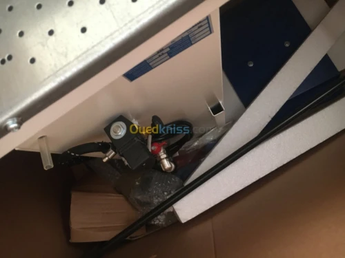 MACHINE POUR CONFECTION OU LAVERIE