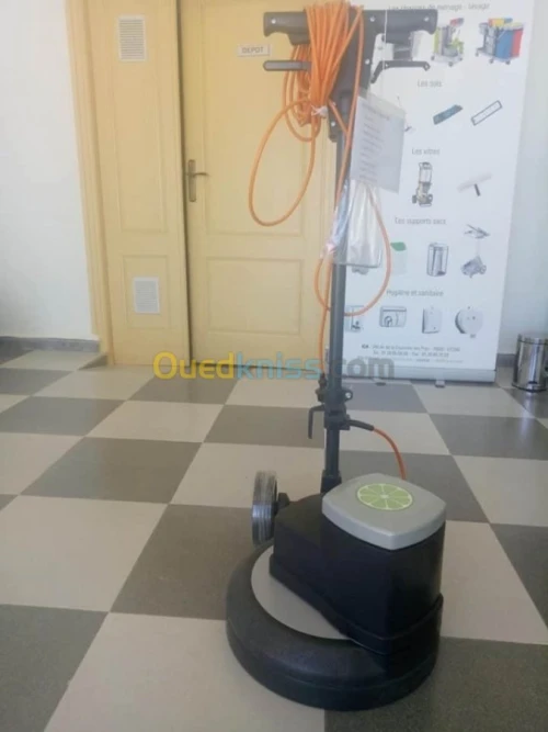 machine de nettoyage et produits 