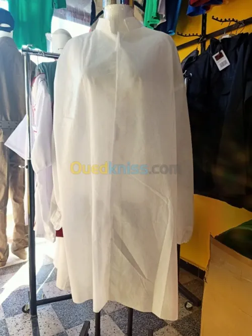 Combinaison jetable / blouse jetable / douche de sécurité / lave yeux 