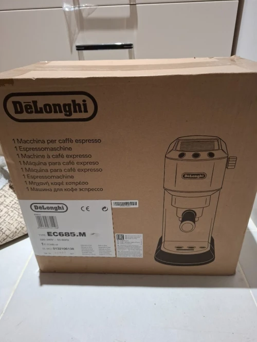 Macjine à café DELONGHI Dedica CE685
