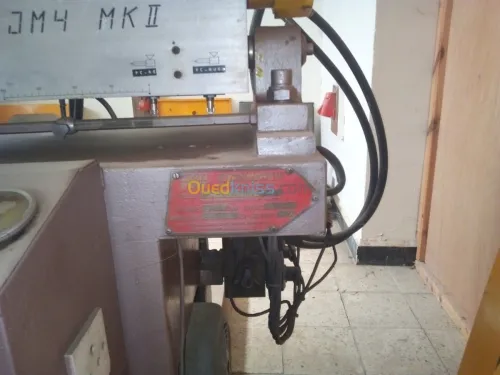 02 Machines injection 80T /110gr