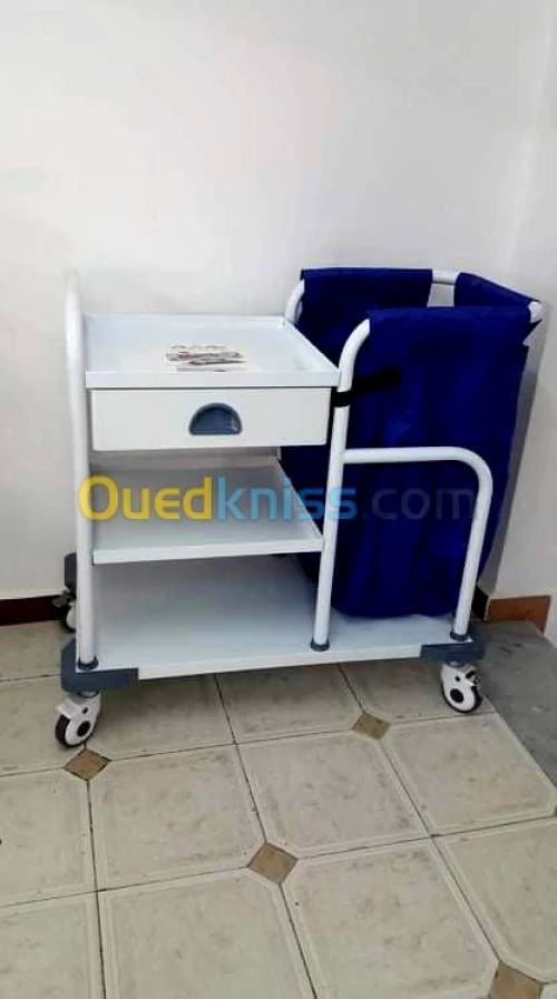 Chariot à linge propre et sale