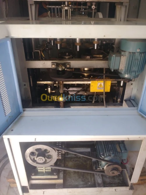 Machine fabrication de goblet en papie